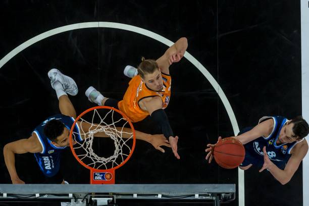 无数年轻球 无数年轻球