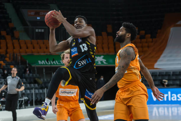 疑吸引了众 疑吸引了众