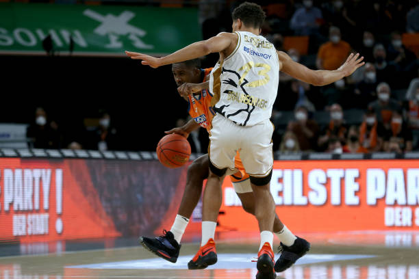 展现出了强 展现出了强